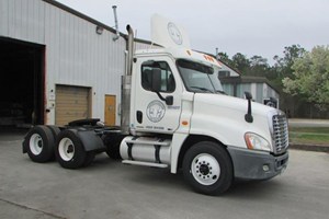 2011 Freightliner DD15  Truck-SemiTractor